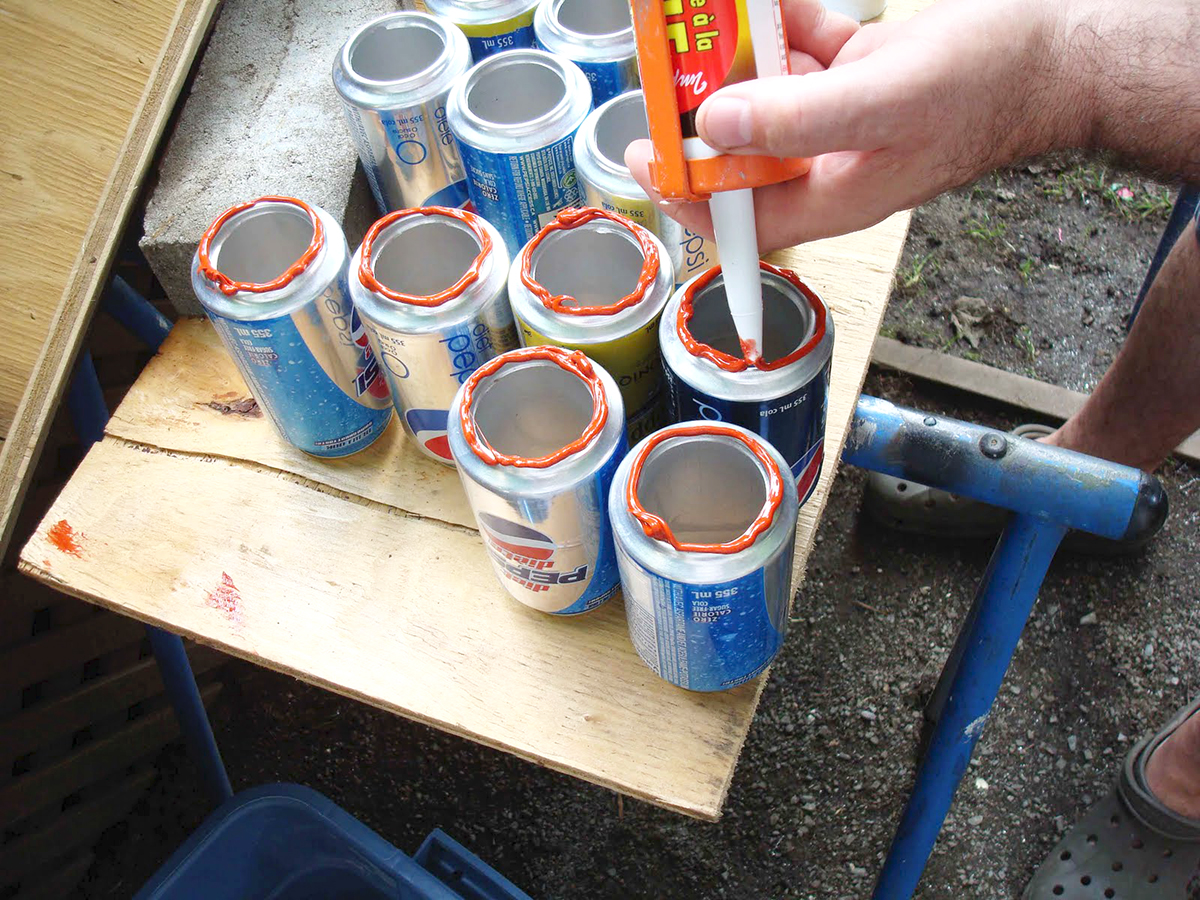 Забор из пивных банок своими руками