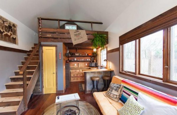 TRANSFORMAN UN GARAJE EN UNA PEQUEÑA CASA - Construir TV