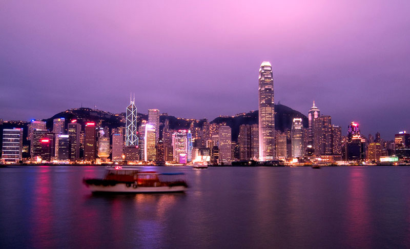 Cruzar de Kowloon a la isla Hong Kong en barco